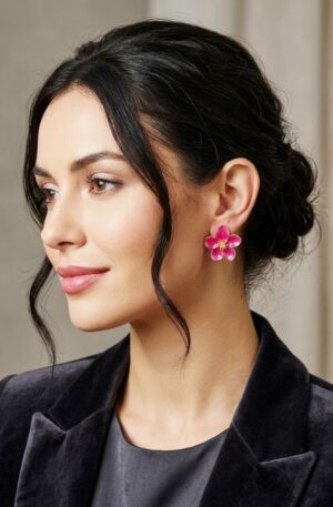 Orecchini fiori lobo in ottone smaltato fucsia.Lunghezza 3.5cmpeso 7.7gr Spedizione Gratuita