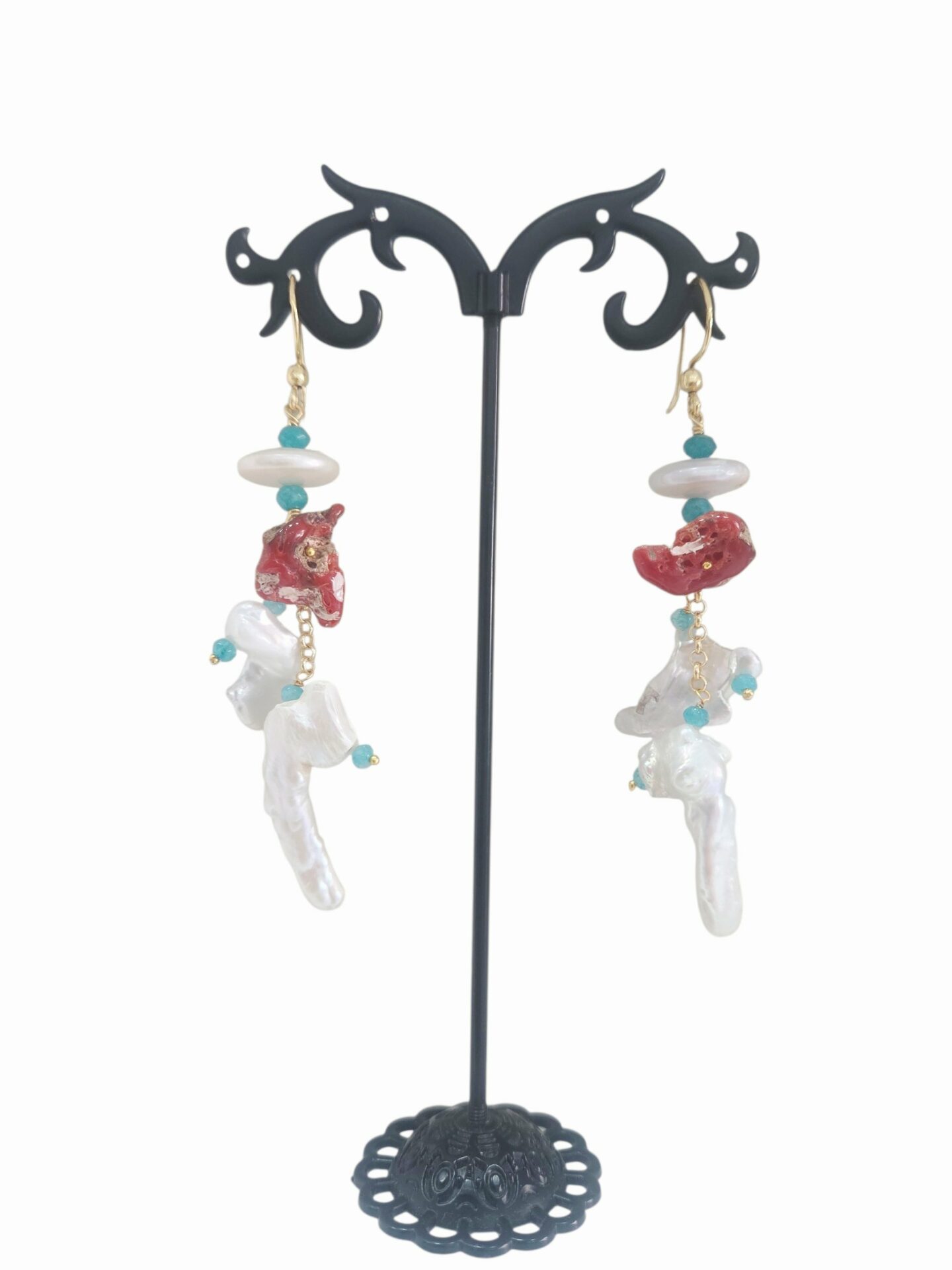 Orecchini realizzati con perle barocche,corallo ed agata turchese
lunghezza 8.5cm
peso 6.7gr Spedizione Gratuita Orecchini realizzati con perle barocche,corallo ed agata turchese
lunghezza 8.5cm
peso 6.7gr Spedizione Gratuita