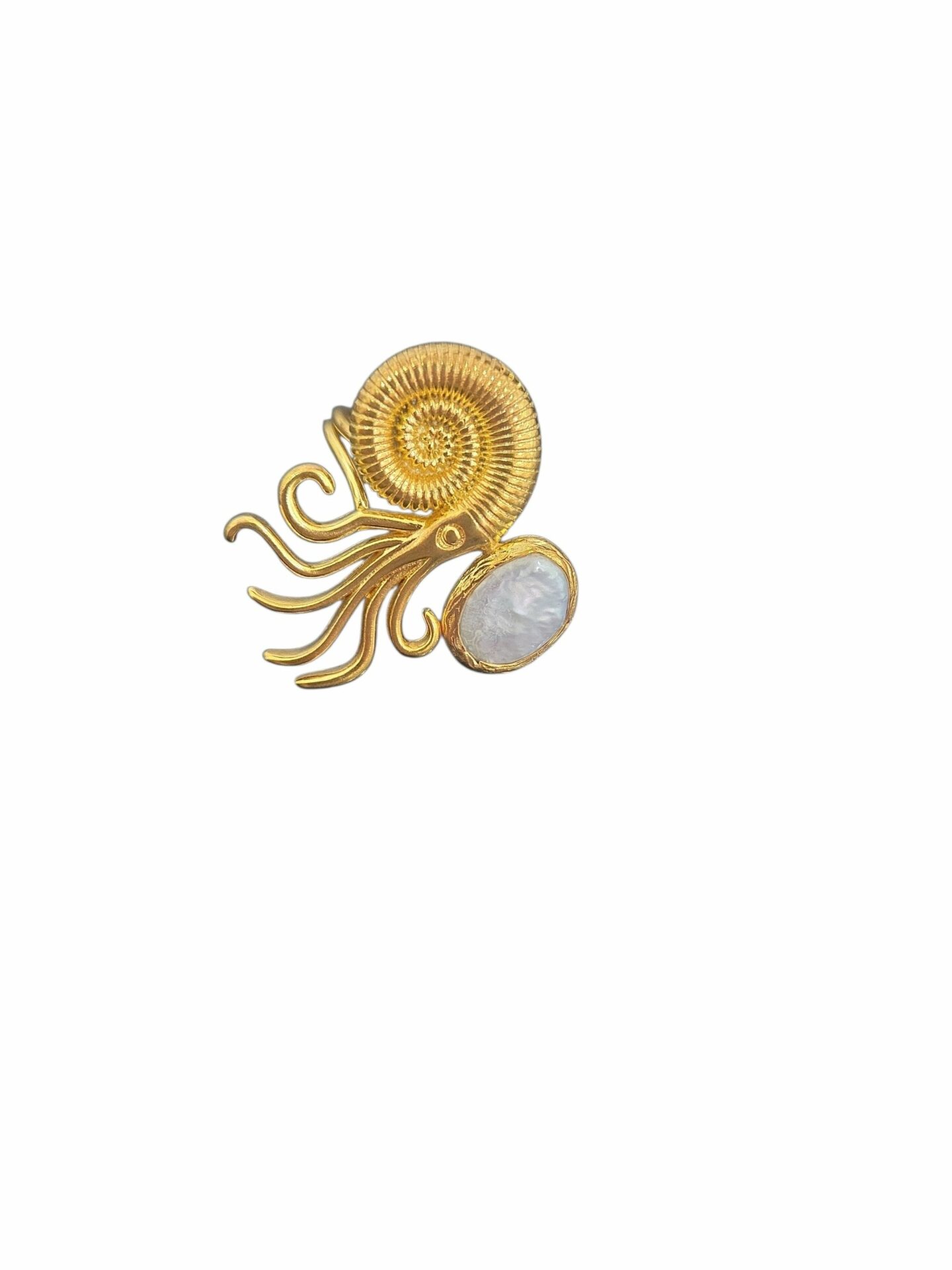 Anello regolabile realizzato con polipo in ottone e perla di fiume incastonata Spedizione Gratuita Anello regolabile realizzato con polipo in ottone e perla di fiume incastonata Spedizione Gratuita