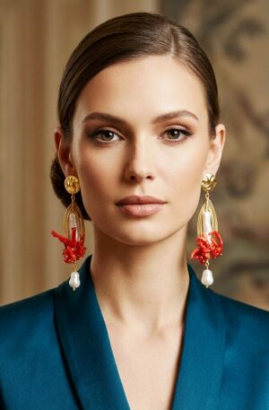 Orecchini realizzati artigianalmente con perle barocche, corallo ed ottone
lunghezza 8cm
peso 8.4gr Spedizione Gratuita