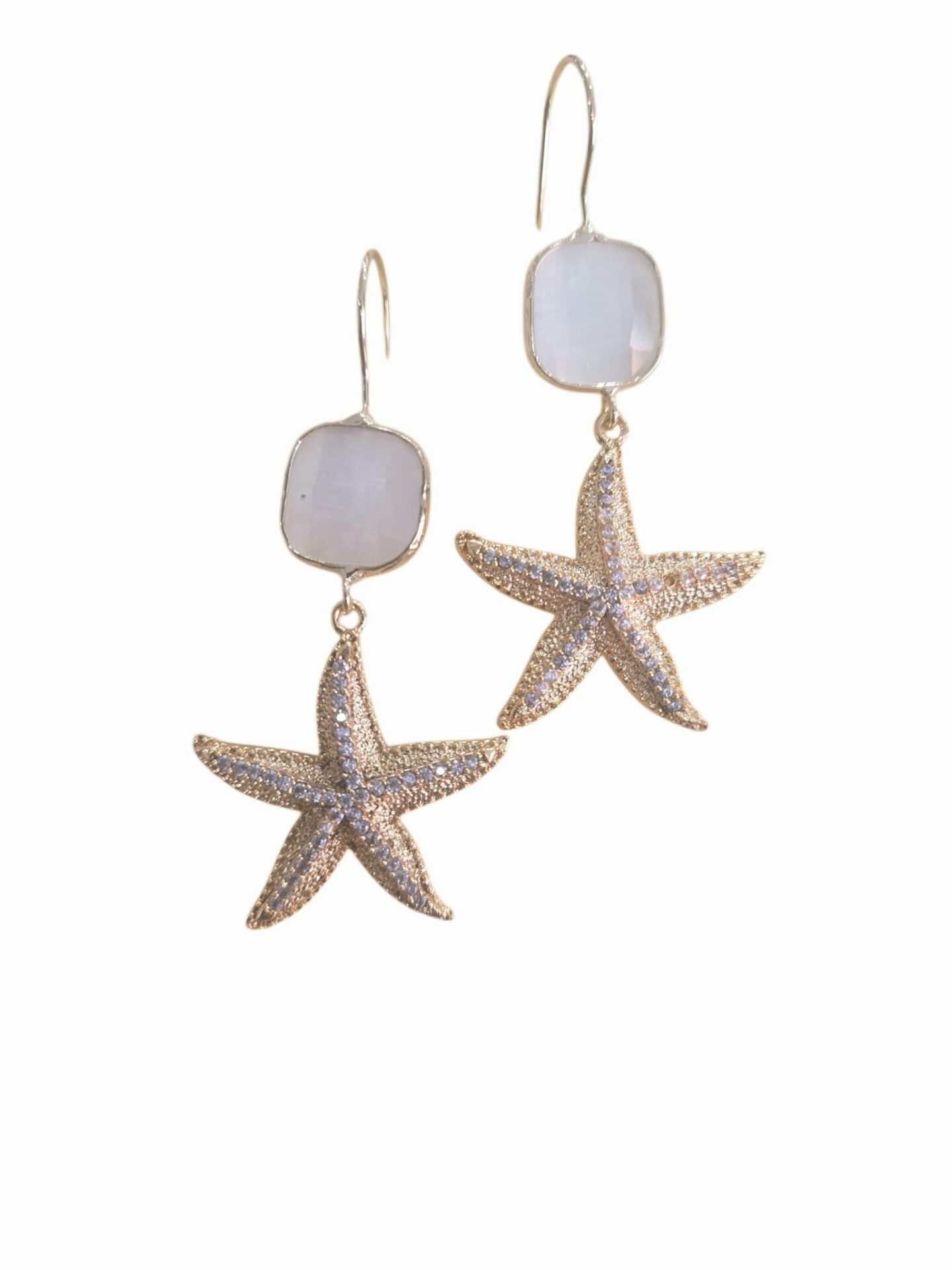 Orecchini realizzati con stelle in ottone e zirconi pendenti ed occhio di gatto con monachella.
Peso 4gr lunghezza 6cm Spedizione Gratuita Orecchini realizzati con stelle in ottone e zirconi pendenti ed occhio di gatto con monachella.
Peso 4gr lunghezza 6cm Spedizione Gratuita