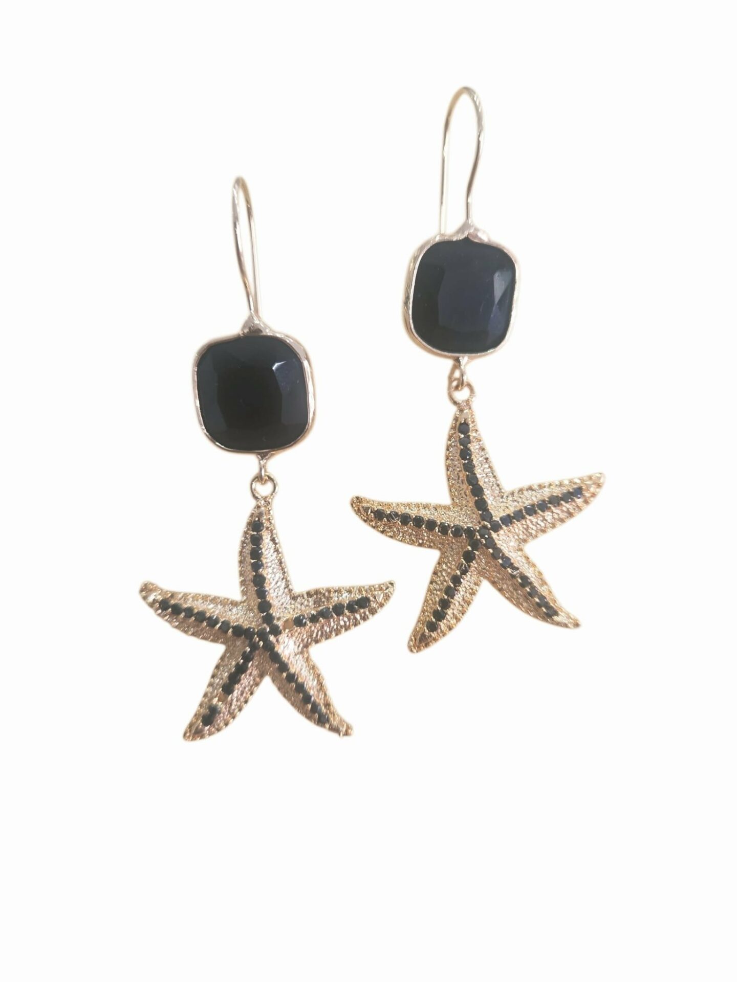 Orecchini realizzati con stelle in ottone e zirconi pendenti ed occhio di gatto con monachella.
Peso 4gr lunghezza 6cm Spedizione Gratuita Orecchini realizzati con stelle in ottone e zirconi pendenti ed occhio di gatto con monachella.
Peso 4gr lunghezza 6cm Spedizione Gratuita