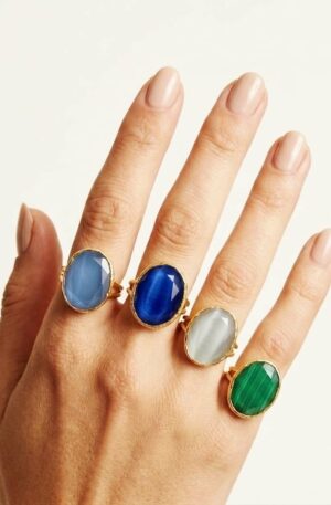 Anelli regolabili ovali con pietra occhio di gatto ed ottone. Misura pietra 2cmx1.5cm
Colori neutro, verde, carta da zucchero e blu elettrico Spedizione Gratuita