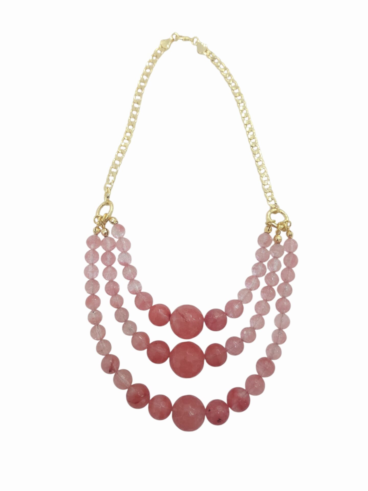 Collana girocollo realizzata con catena dorata anallergica e tre fili di sfere varie misure di pietra lunare color tendente al pesca
lunghezza 43cn Spedizione Gratuita
