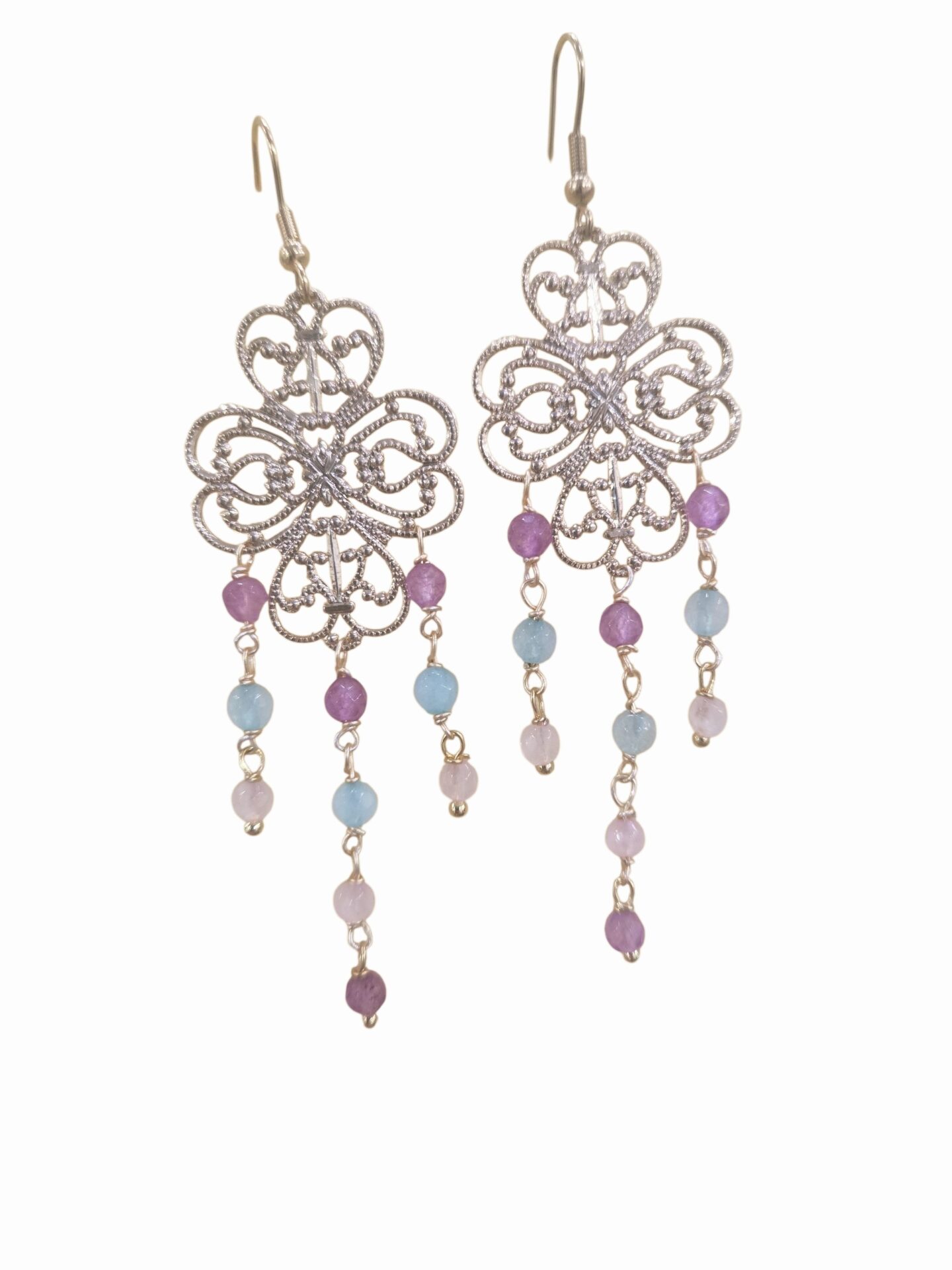 Orecchini realizzati con filigrana dorata ed agata glicine,rosa e celeste pastello
lunghezza 9cm
peso 3gr Spedizione Gratuita