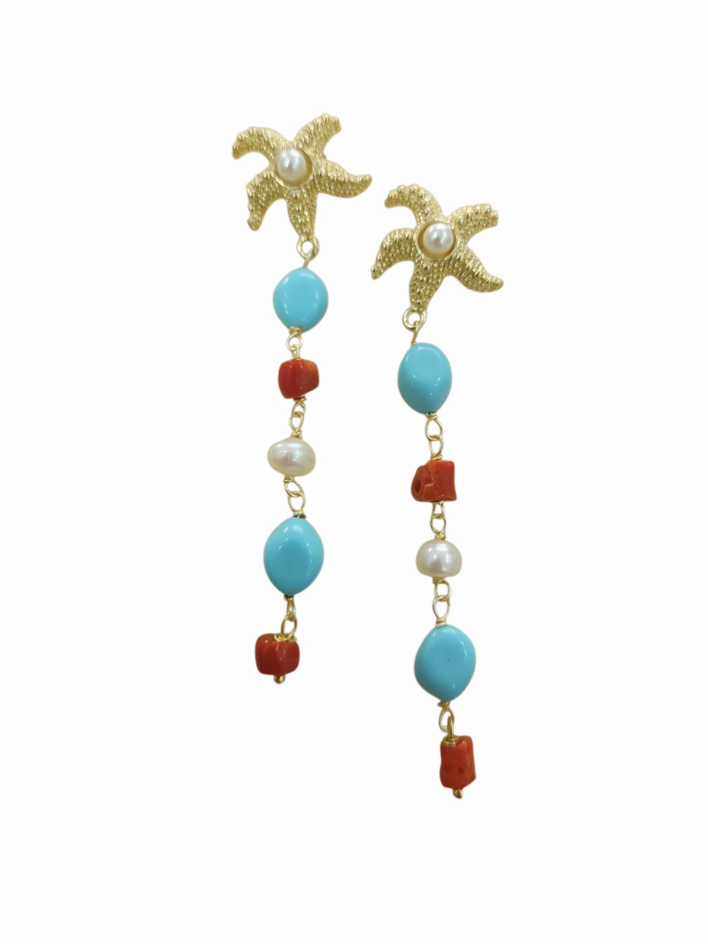 Orecchini pendenti realizzati con stella in ottone,turchese, corallo e perle di fiume.
lunghezza 7cm
peso 4.5gr Spedizione Gratuita