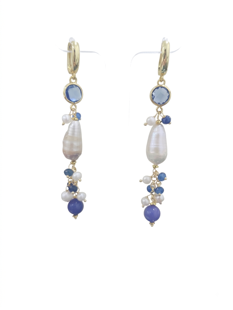 Orecchini realizzati con agata e perle di fiume,chiusura boccolo chiuso dorato anallergico.
lunghezza 8cm
peso 5.9gr Spedizione Gratuita