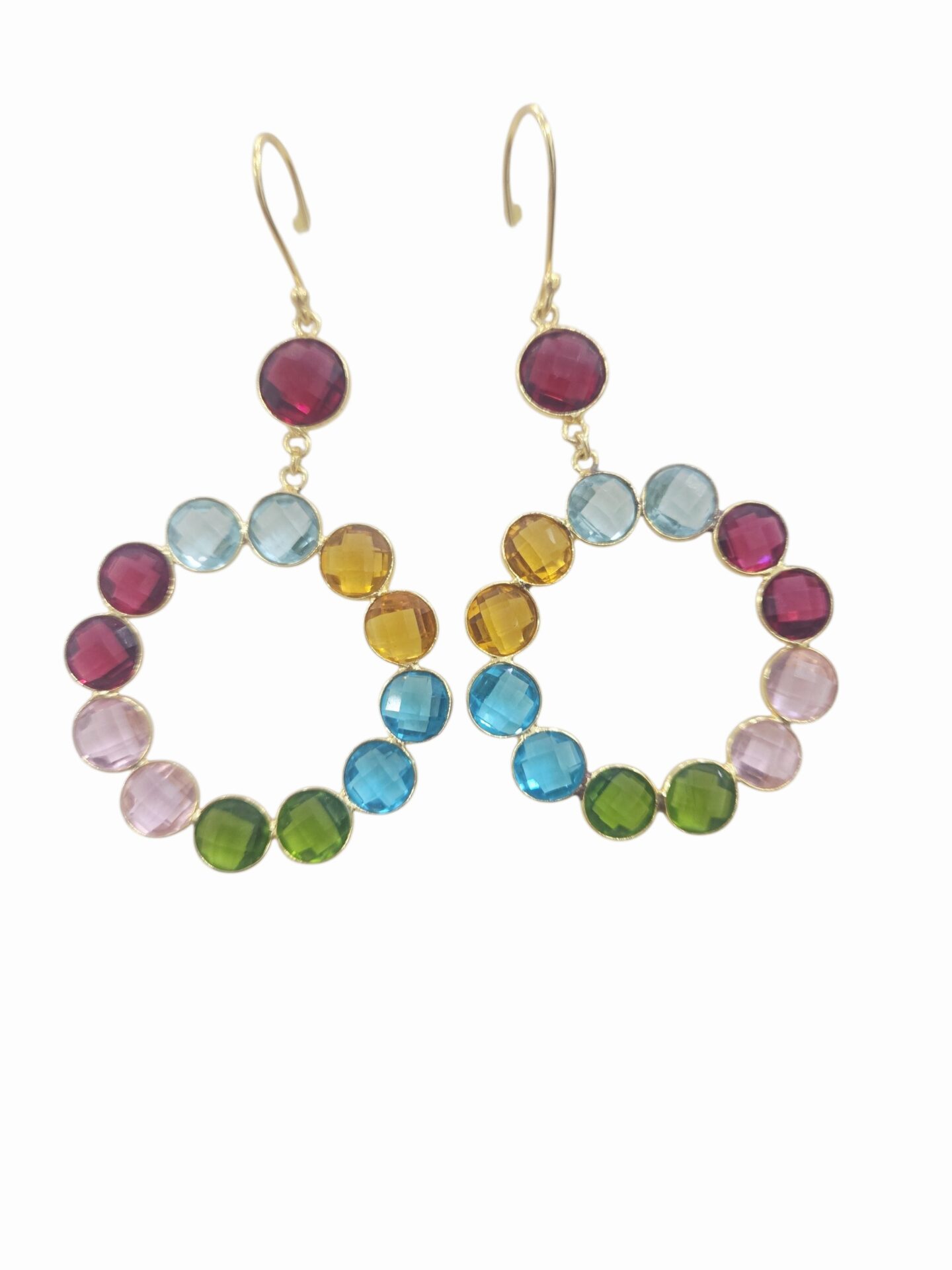 Orecchini realizzati con quarzi multicolore contornati da ottone e monachella in ottone 
lunghezza 8 cm
peso 6.6gr Spedizione Gratuita
