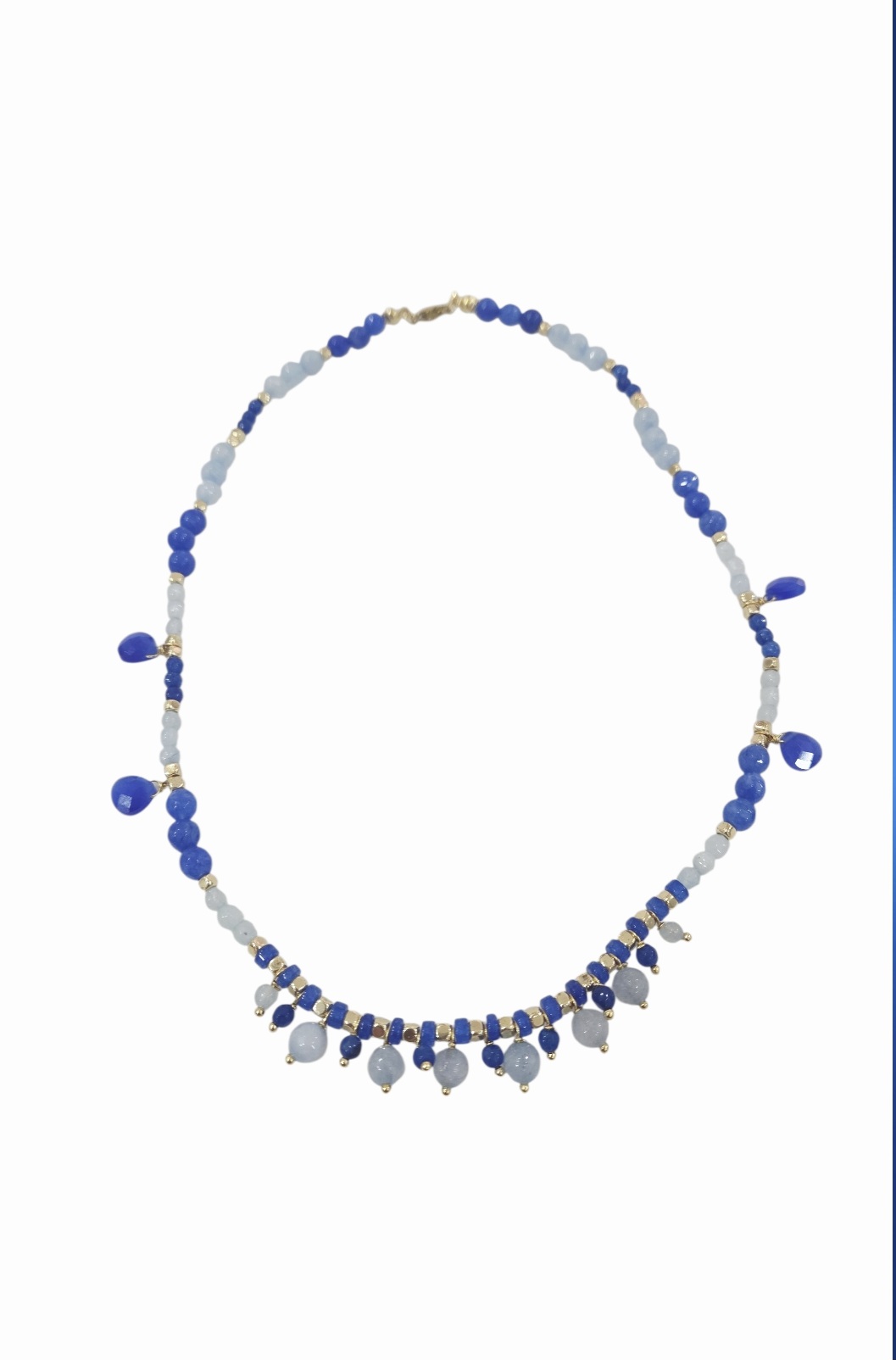 Collana girocollo con agata e quarzi in blu e celeste, cubetti dorati in ematite.lunghezza 47cm Spedizione Gratuita