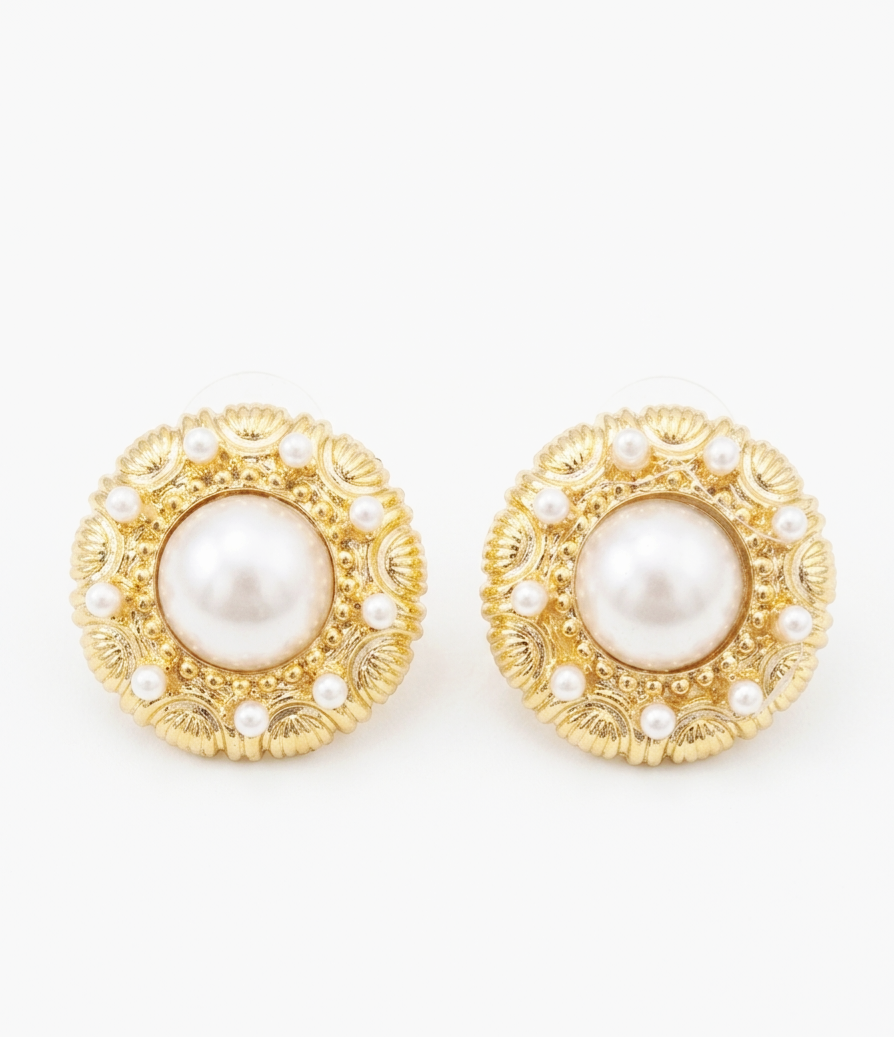 Orecchini lobo realizzati su base in ottone lavorata con perle di maiorca incastonate.
grandezza 2cm
peso 4.9gr Spedizione Gratuita