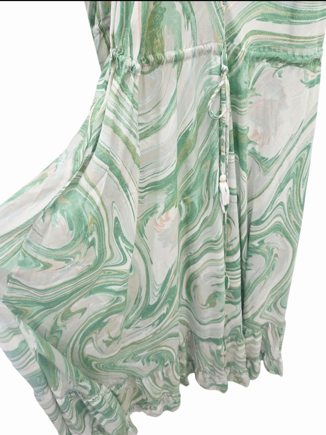 Abito lungo con bratelline regolabili sfumature di verde e beige.Morbido,ampio e fresco.Taglia unica, Vestibilità ampia.
Composizione 70% seta 20%viscosa 10%poliestere. Spedizione Gratuita