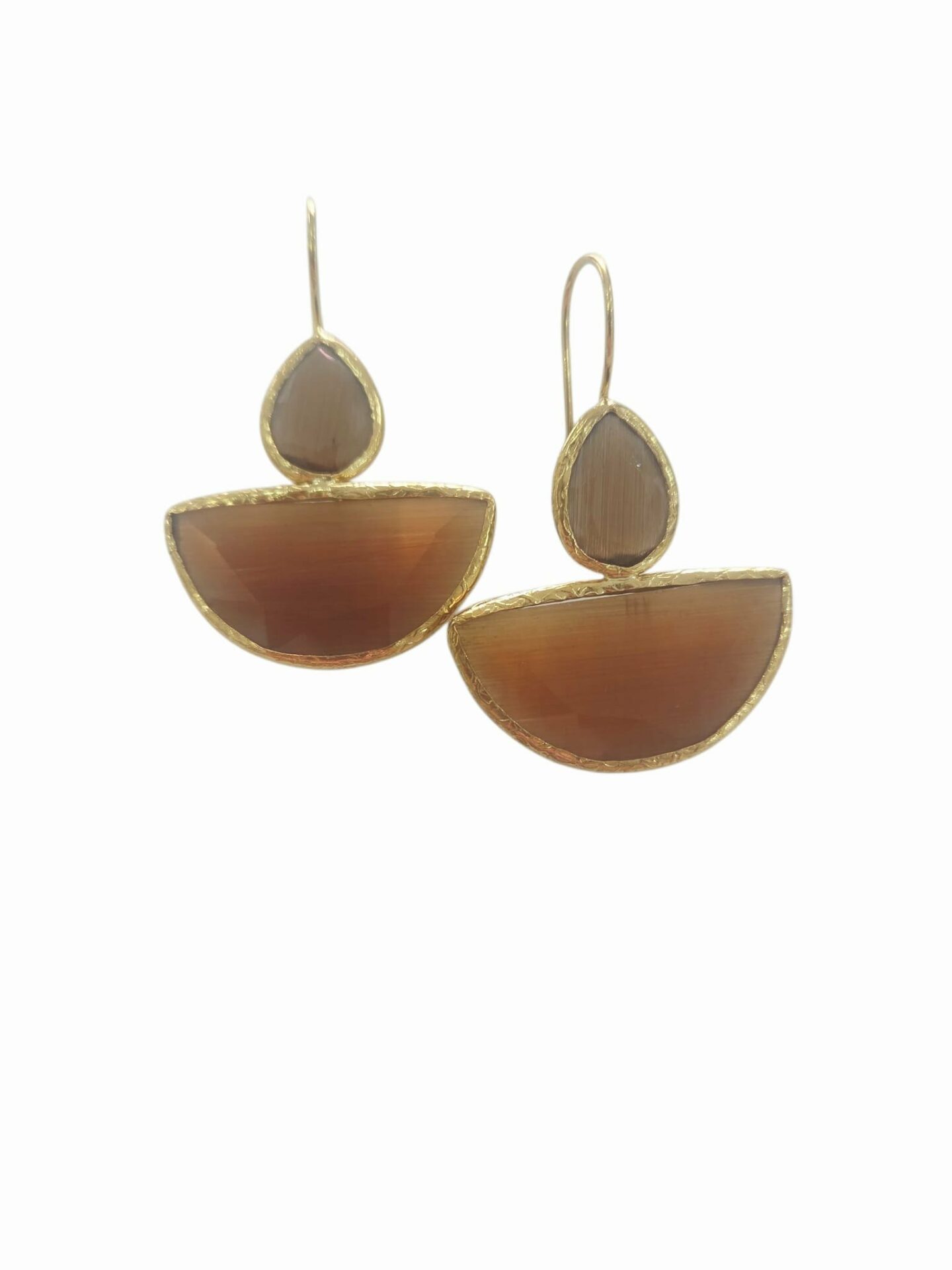 Orecchini realizzati con goccia e mezza luna occhio di gatto circondati da ottone e dotati di monachella.
Lunghezza 4.5cm
Peso 4.9gr Spedizione Gratuita Orecchini realizzati con goccia e mezza luna occhio di gatto circondati da ottone e dotati di monachella.
Lunghezza 4.5cm
Peso 4.9gr Spedizione Gratuita