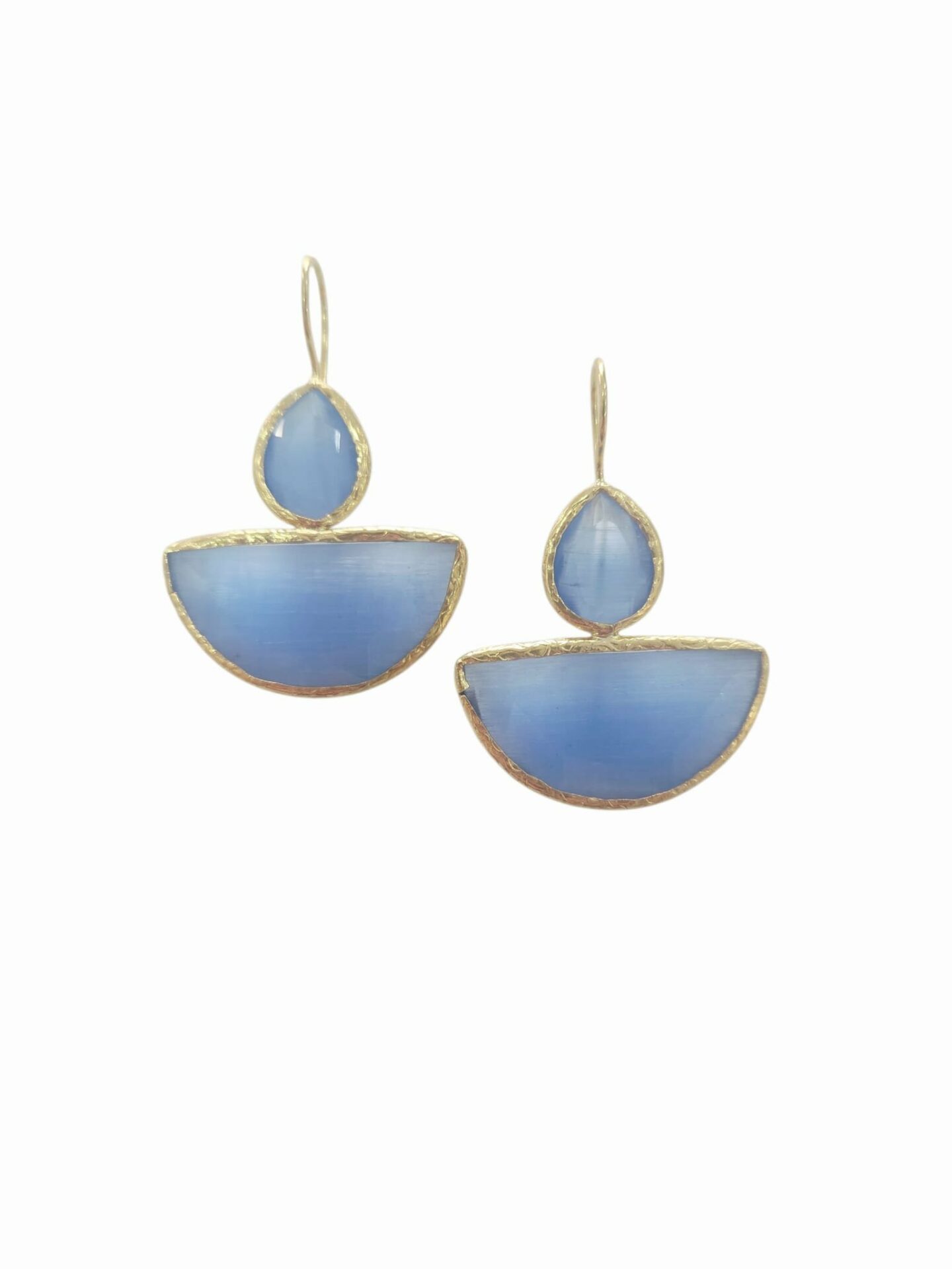 Orecchini realizzati con goccia e mezza luna occhio di gatto circondati da ottone e dotati di monachella.
Lunghezza 4.5cm
Peso 4.9gr Spedizione Gratuita Orecchini realizzati con goccia e mezza luna occhio di gatto circondati da ottone e dotati di monachella.
Lunghezza 4.5cm
Peso 4.9gr Spedizione Gratuita