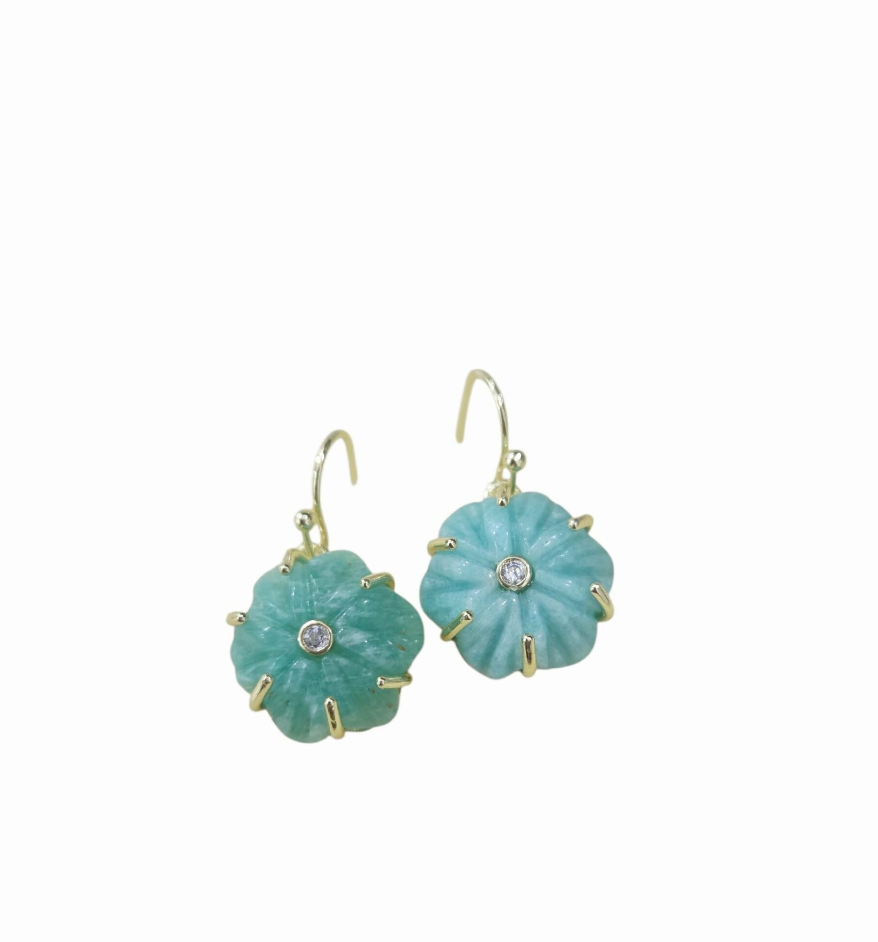 Orecchini realizzati con fiori in pietre naturali e zircone centrale, montati su ottone con monachella.
Peso 3.5gr
Lunghezza 2.5cm Spedizione Gratuita Orecchini realizzati con fiori in pietre naturali e zircone centrale, montati su ottone con monachella.
Peso 3.5gr
Lunghezza 2.5cm Spedizione Gratuita