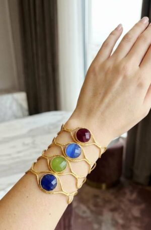 Bracciali ad incastro regolabili realizzati in ottone lavorato zigrinato e pietra centrale in occhio di gatto. Spedizione Gratuita