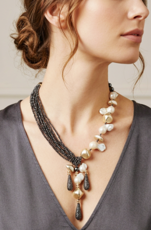 Collana girocollo realizzata con ematite, marcasite,perle scaramazze ed elementi dorati.
lunghezza regolabile 46cm Spedizione Gratuita Collana girocollo realizzata con ematite, marcasite,perle scaramazze ed elementi dorati.
lunghezza regolabile 46cm Spedizione Gratuita