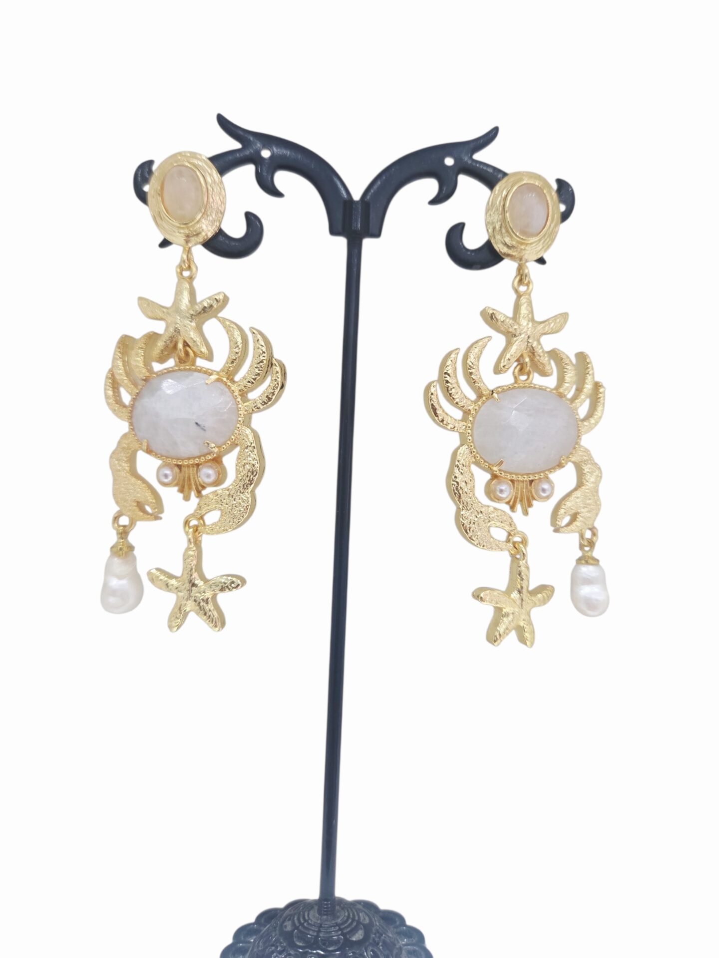 Orecchini  realizzati con ottone,pietra di luna e perle di fiume
lunghezza 7cm peso 15.2gr Spedizione Gratuita