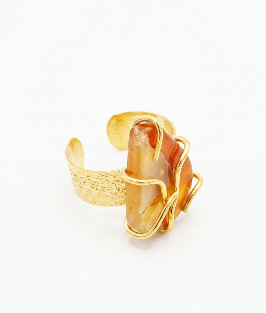 Anello regolabile realizzato con fascione in ottone battuto e corniola centrale incastonata.
grandezza pietra 3cm Spedizione Gratuita Anello regolabile realizzato con fascione in ottone battuto e corniola centrale incastonata.
grandezza pietra 3cm Spedizione Gratuita
