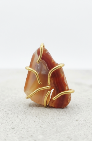 Anello regolabile realizzato con fascione in ottone battuto e corniola centrale incastonata.
grandezza pietra 3cm Spedizione Gratuita Anello regolabile realizzato con fascione in ottone battuto e corniola centrale incastonata.
grandezza pietra 3cm Spedizione Gratuita