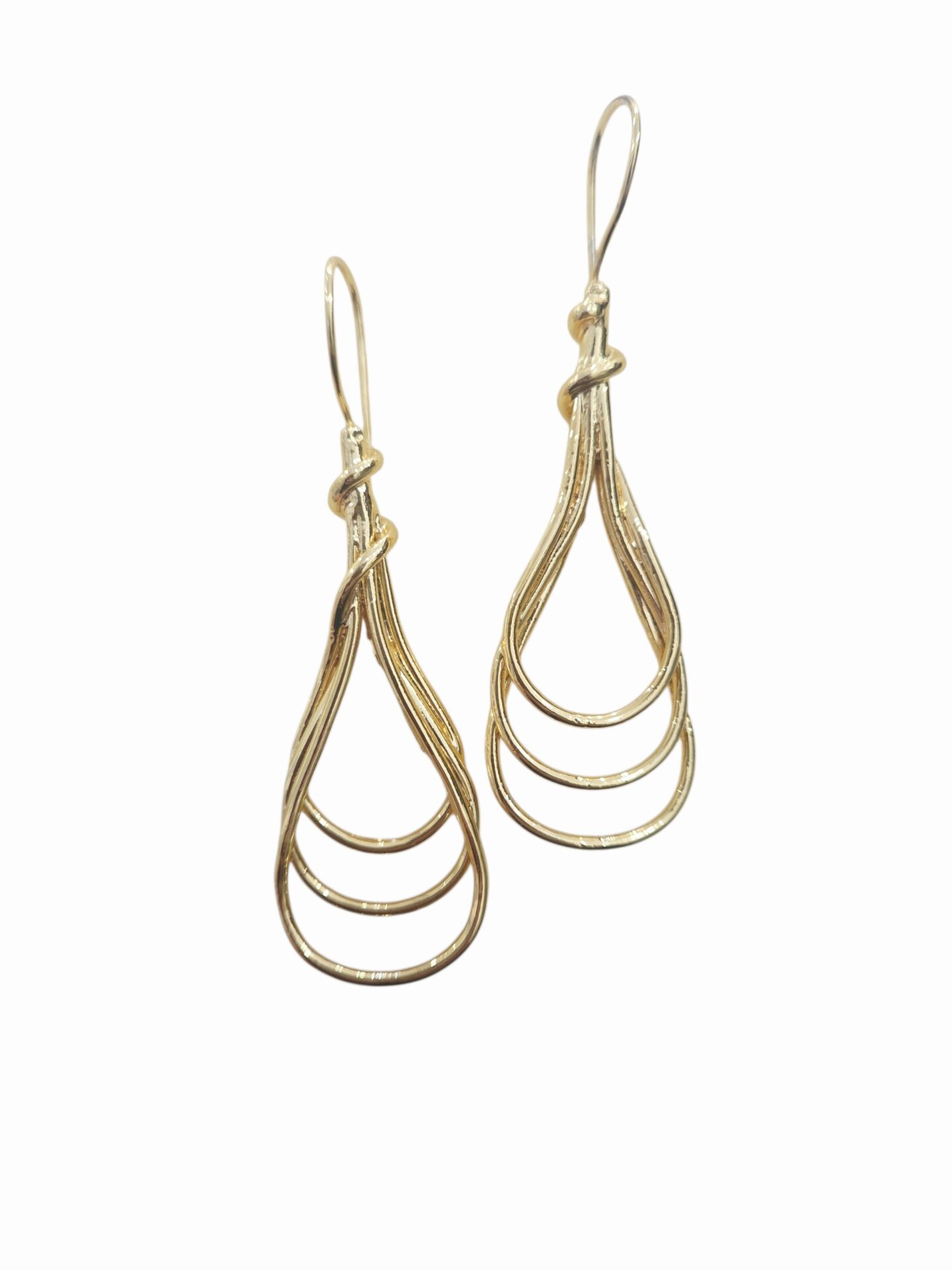 Orecchini realizzati in ottone dorato lucido con monachella
lunghezza 8.5cm 
peso 9 gr Spedizione Gratuita