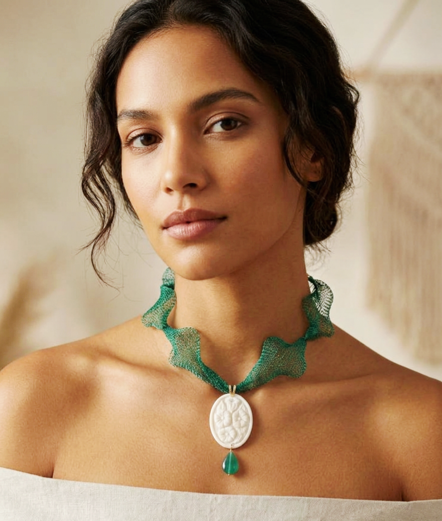 Collana girocollo regolabile realizzata con tessuto modellabile verde gucci,cammeo di Torre del agricolo floreale e goccia occhio di gatto verde gucci.
lunghezza 37cm
lunghezza ciondolo 6cm Spedizione Gratuita Collana girocollo regolabile realizzata con tessuto modellabile verde gucci,cammeo di Torre del agricolo floreale e goccia occhio di gatto verde gucci.
lunghezza 37cm
lunghezza ciondolo 6cm Spedizione Gratuita