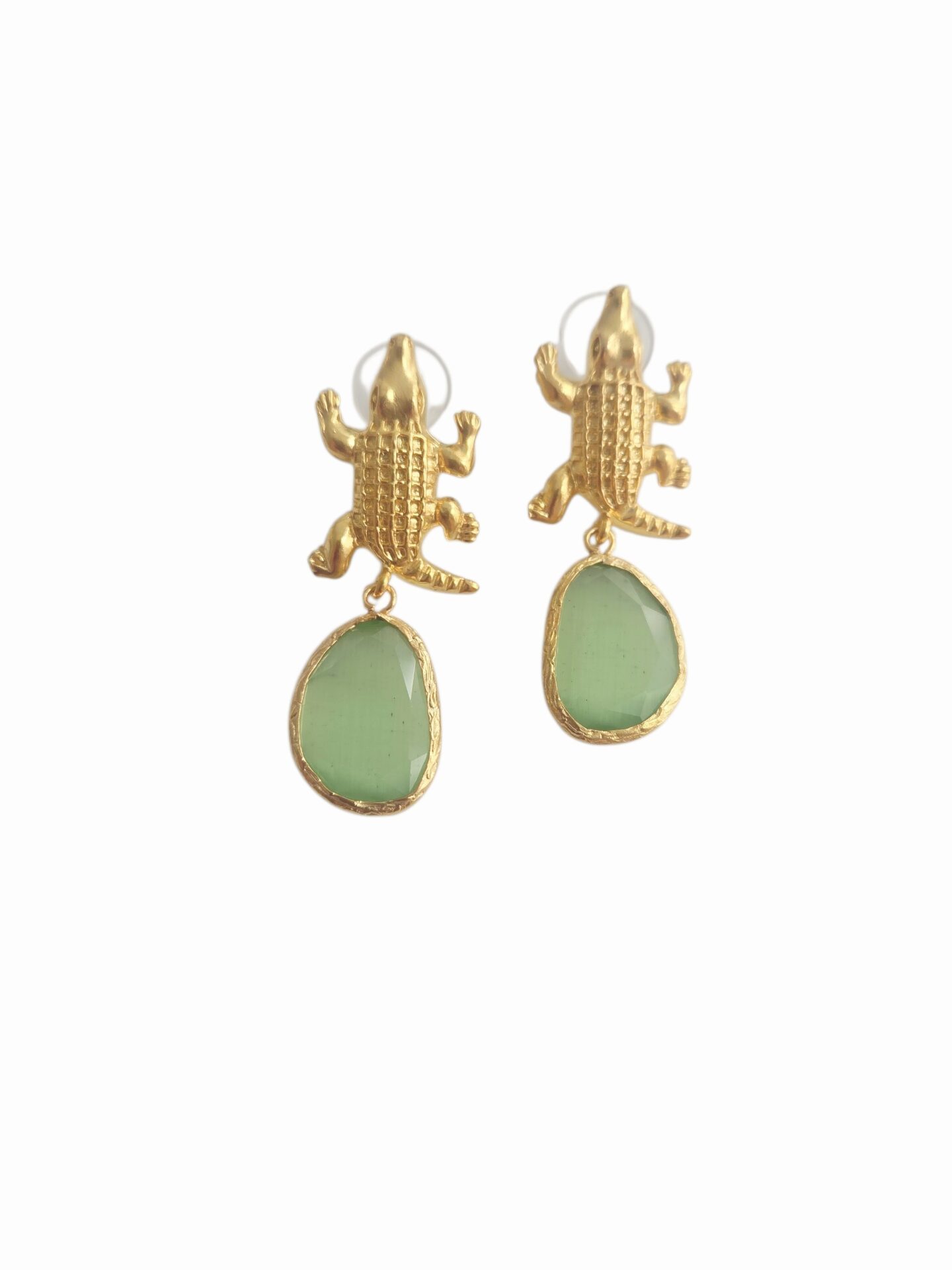 Orecchini realizzati con perno coccodrillo in ottone e pietra occhio di gatto verde chiaro.
lunghezza 4.5cm
peso 4gr Spedizione Gratuita