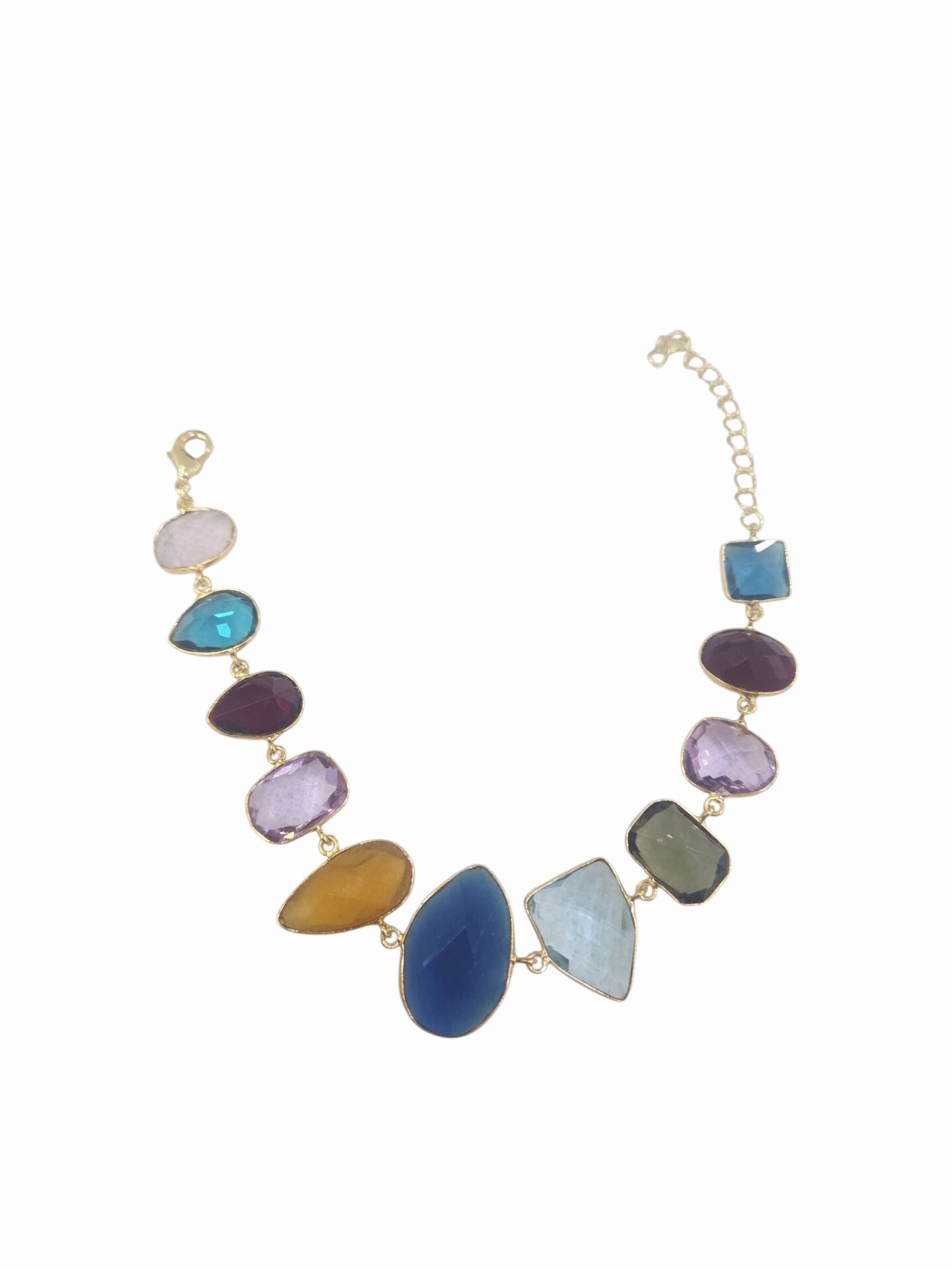 Bracciale regolabile realizzato con quarzi multicolore e forme irregolari contornate da ottone 
lunghezza 23.5cm Spedizione Gratuita