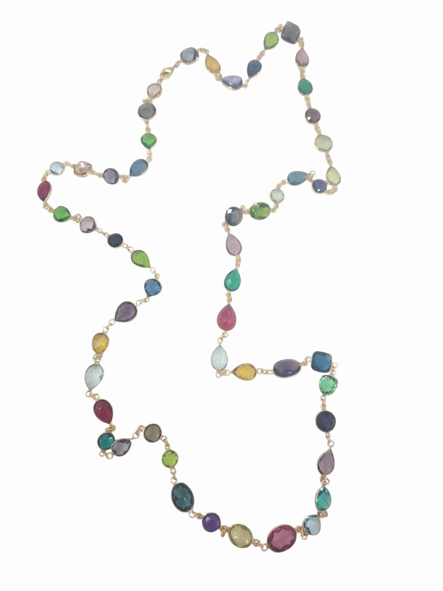 Collana lunga realizzata con quarzi multicolore contornati da ottone in varie forme possibilità di farla doppio giro.
lunghezza 1m Spedizione Gratuita