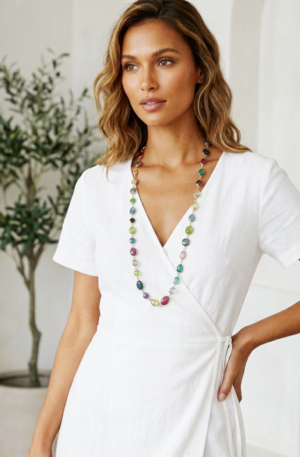 Collana lunga realizzata con quarzi multicolore contornati da ottone in varie forme possibilità di farla doppio giro.
lunghezza 1m Spedizione Gratuita