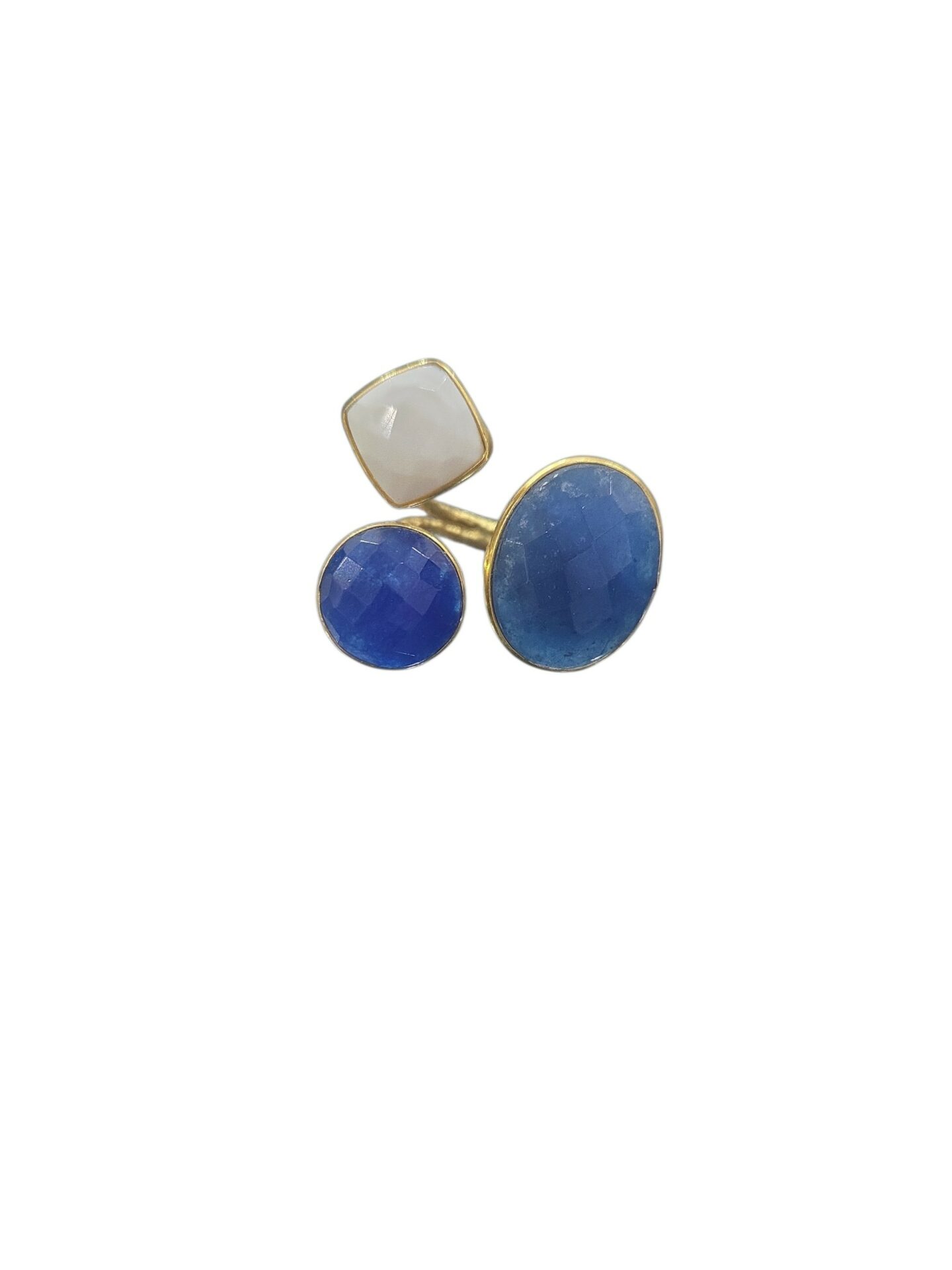 Anello regolabile realizzato con triple pietre in quarzo blu elettrico,azzurra e bianca. Spedizione Gratuita Anello regolabile realizzato con triple pietre in quarzo blu elettrico,azzurra e bianca. Spedizione Gratuita