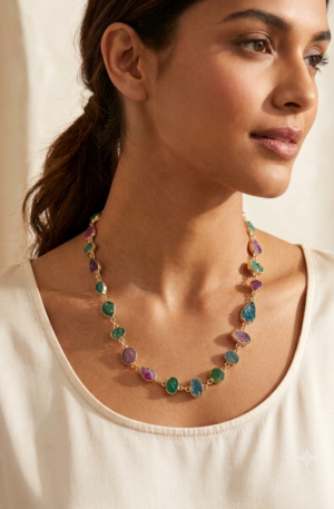 Collana realizzata con druzy multicolore in varie forme su base in ottone
lunghezza 68cm Spedizione Gratuita Collana realizzata con druzy multicolore in varie forme su base in ottone
lunghezza 68cm Spedizione Gratuita