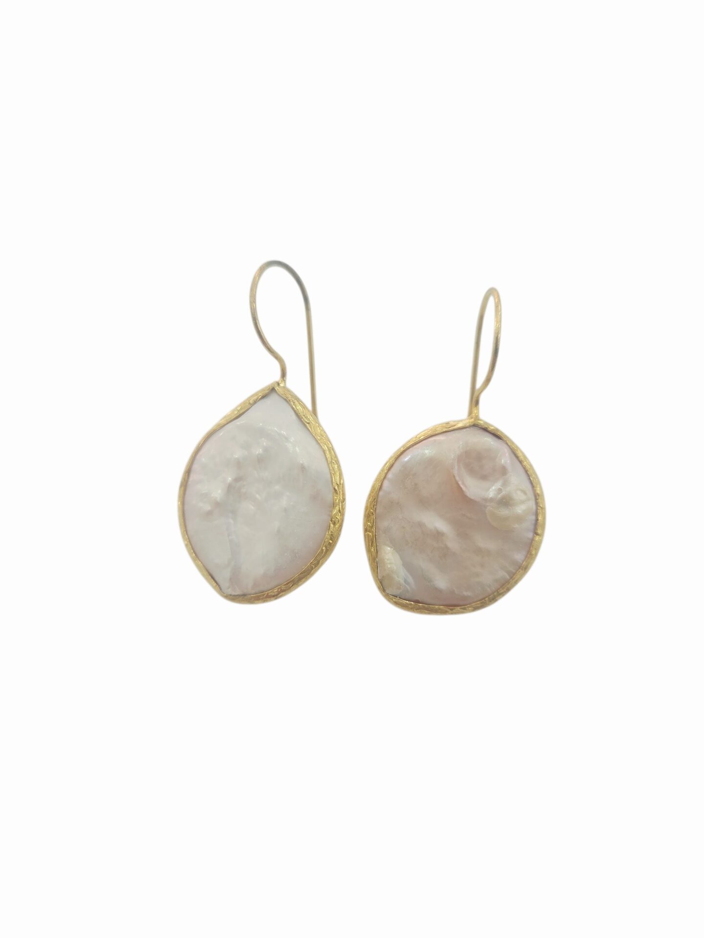 Orecchini realizzati con perla piatta corcondata da ottone con monachella
peso 4 gr
lumghezza 4 cm Spedizione Gratuita Orecchini realizzati con perla piatta corcondata da ottone con monachella
peso 4 gr
lumghezza 4 cm Spedizione Gratuita