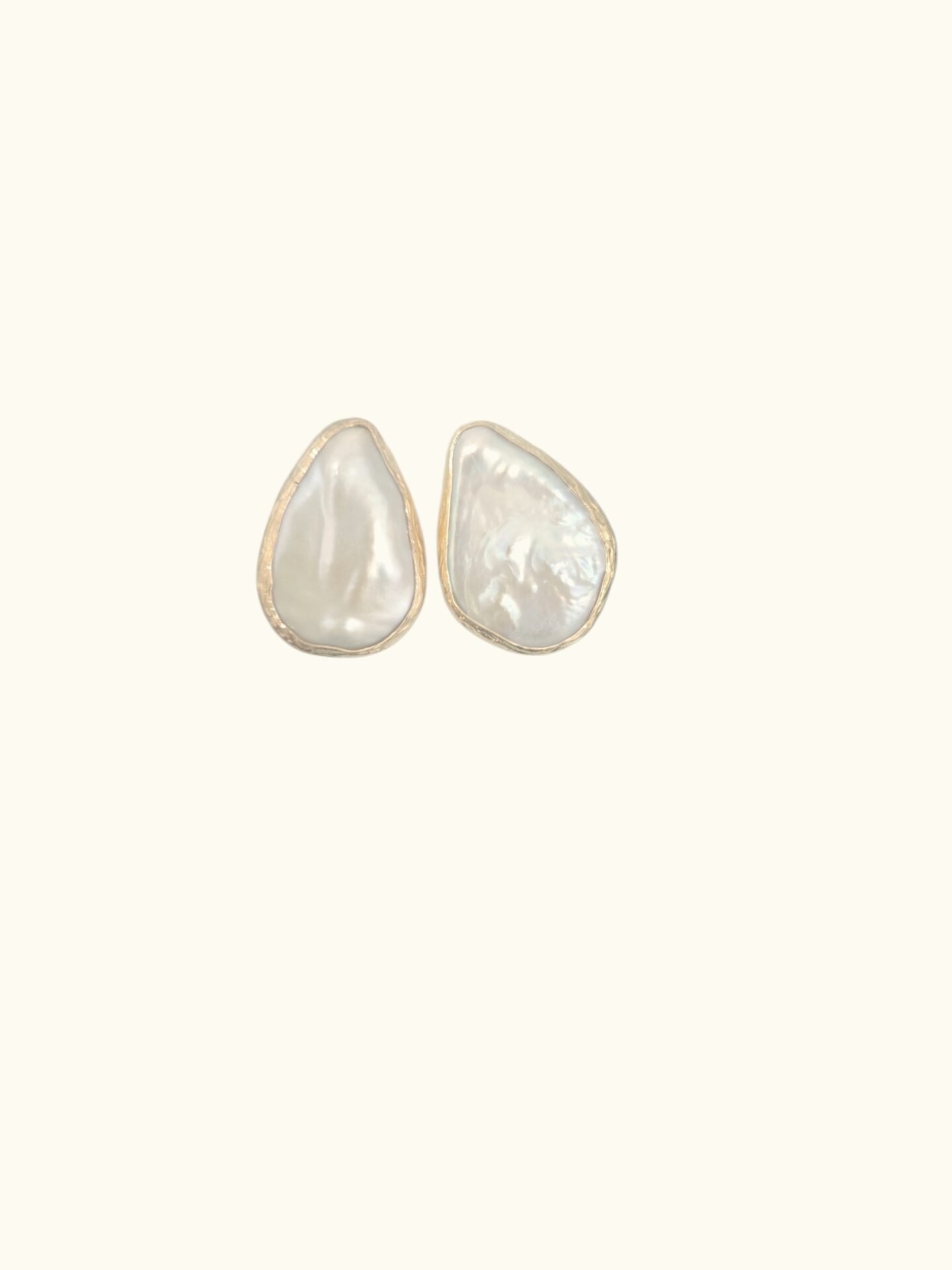 Orecchini lobo realizzati con perla scaramazza contornata da ottone
lunghezza 2cm
peso 3gr Spedizione Gratuita Orecchini lobo realizzati con perla scaramazza contornata da ottone
lunghezza 2cm
peso 3gr Spedizione Gratuita