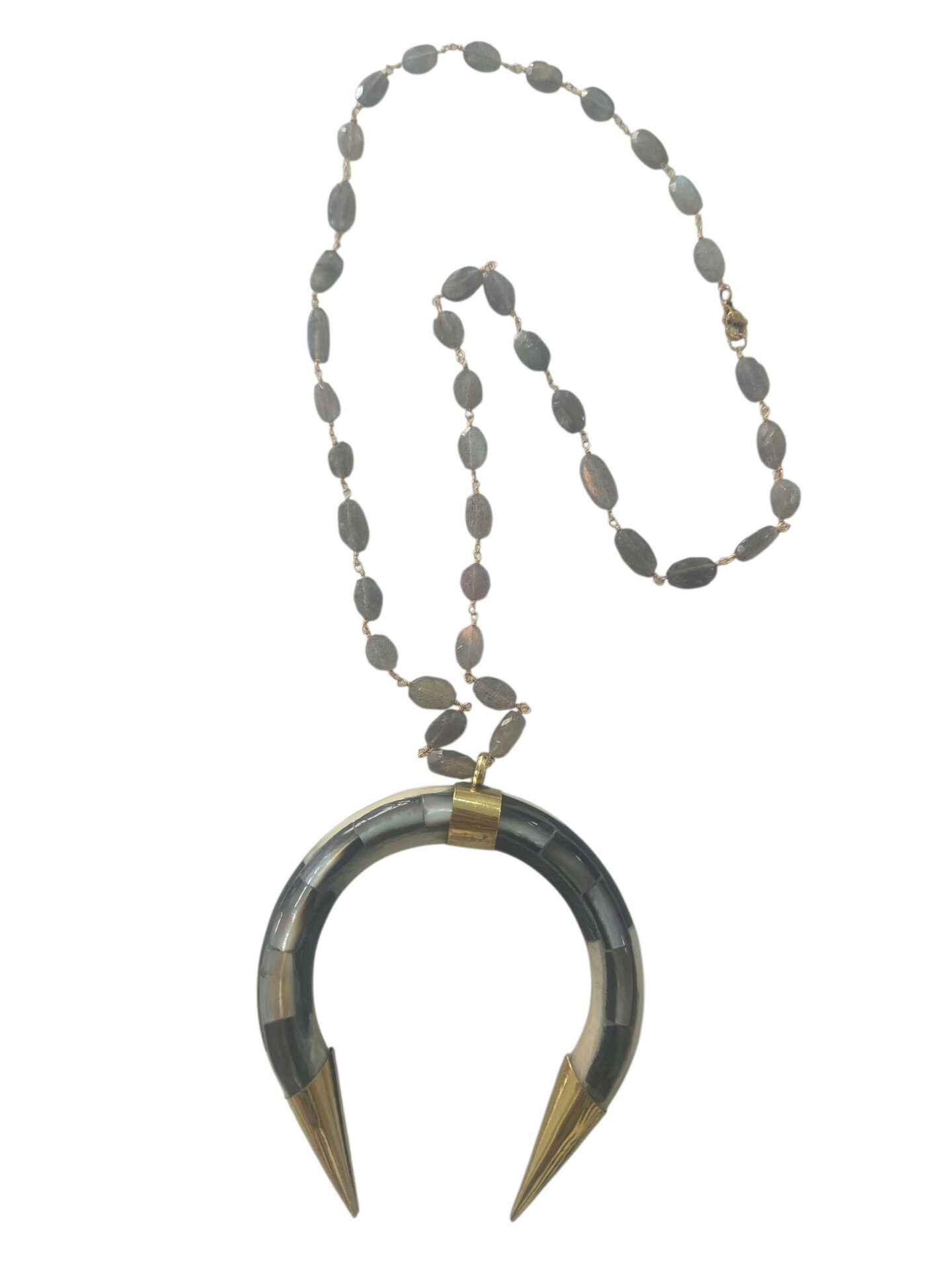 Collana realizzata con labradorite e corno in madreperla 
lunghezza 60cm Spedizione Gratuita