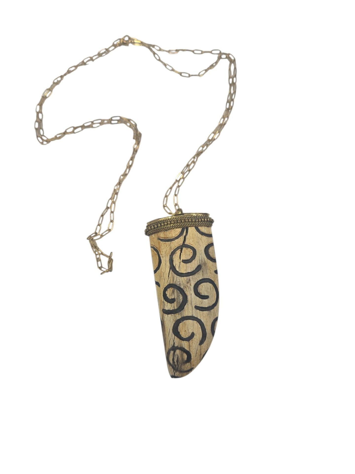 Collana lunga realizzata con catena in acciaio e corno in legno intarsiato
lunghezza 84cm Spedizione Gratuita