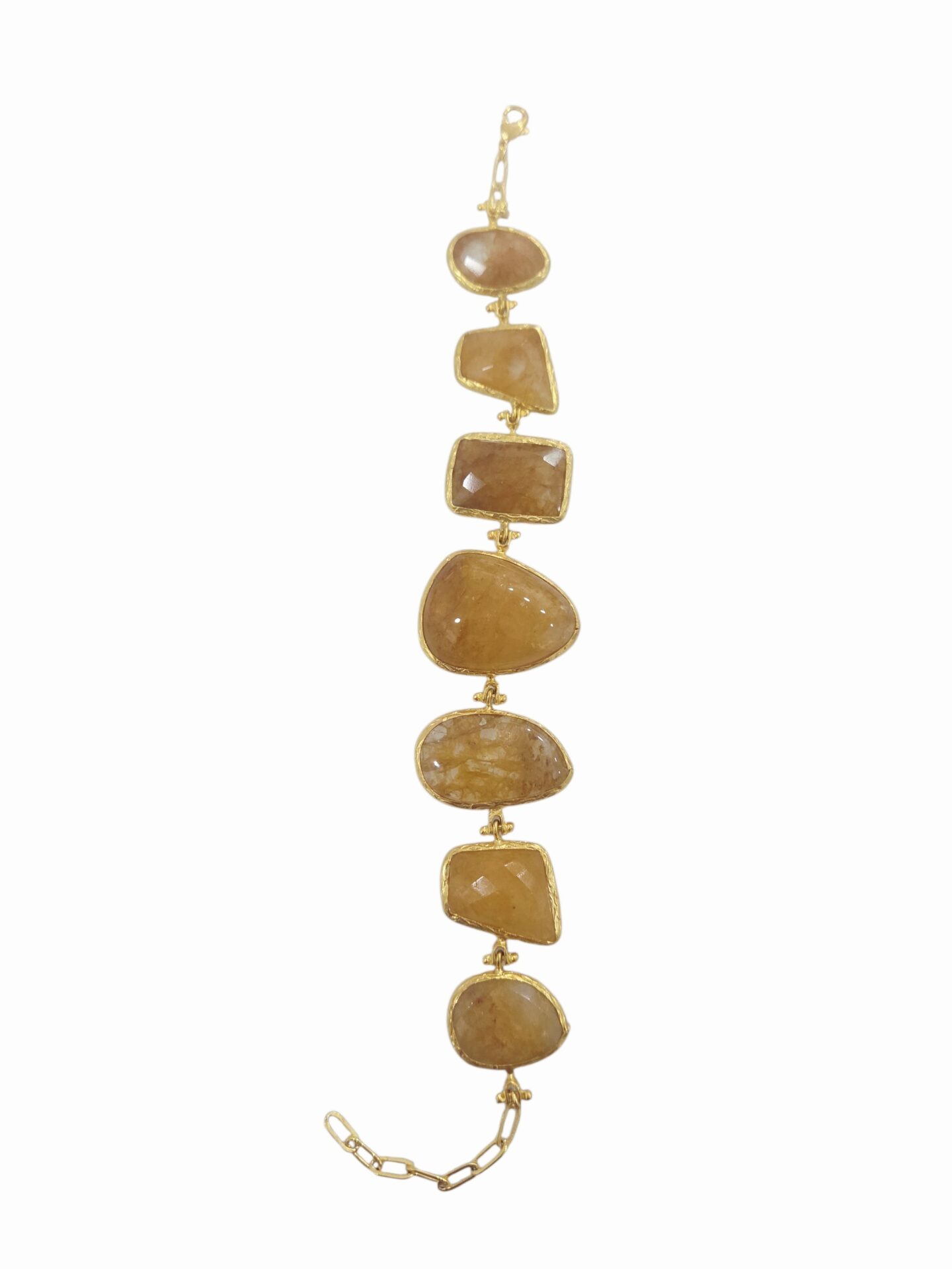 Bracciale regolabile morbido con moschettone realizzato con quarzo citrino in varie forme circondato da ottone 
lumghezza 21cm Spedizione Gratuita
