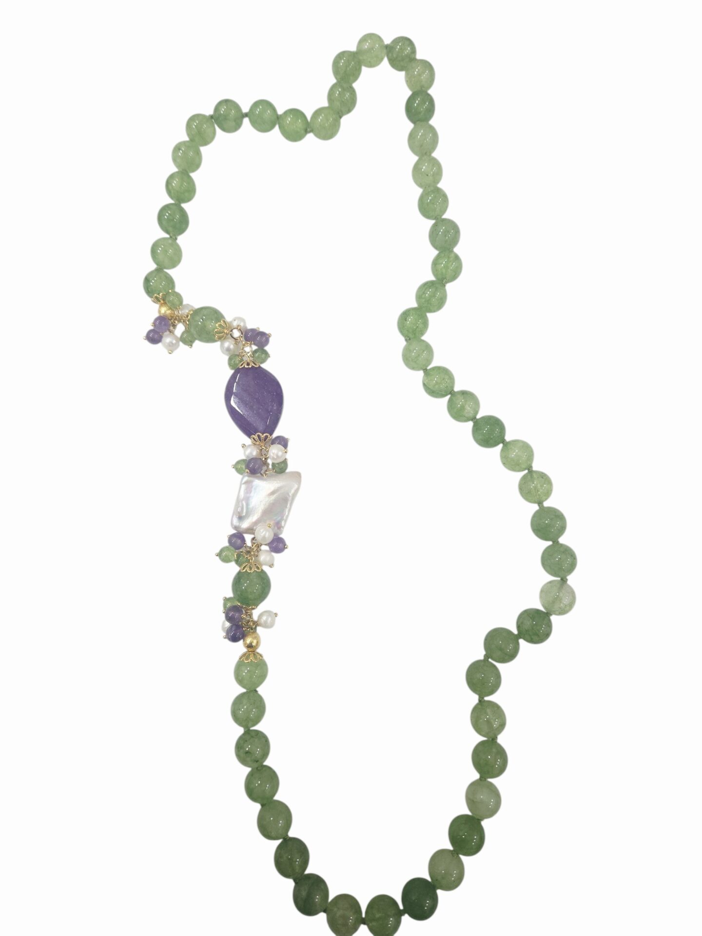 Collana lunga realizzata con giada,ametista, perla scaramazza piatta e di fiume 
lumghezza 84cm Spedizione Gratuita