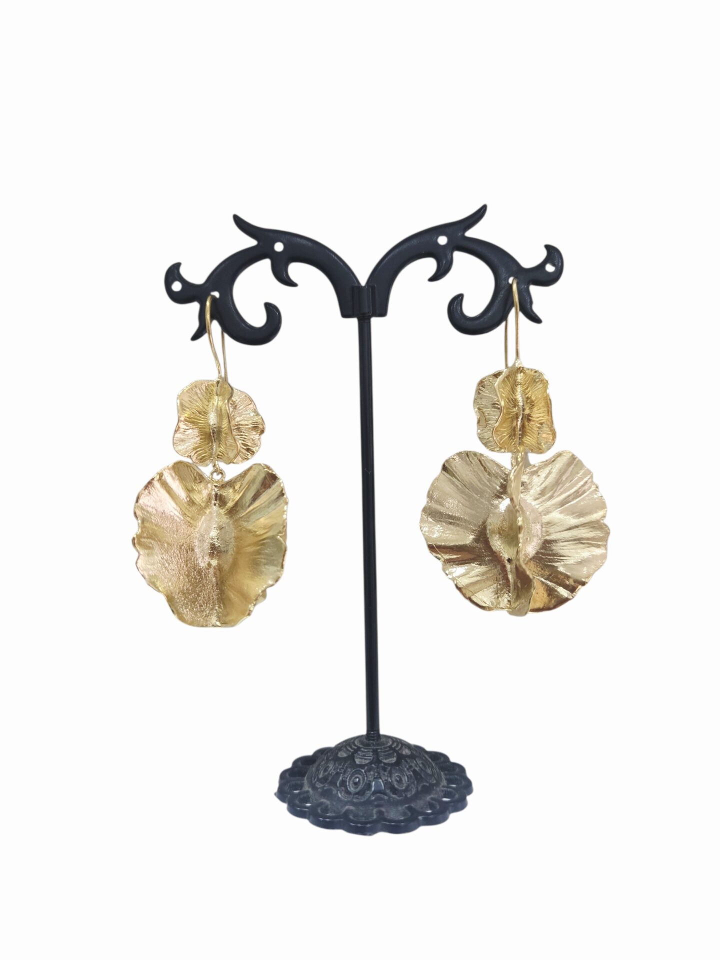 Orecchini realizzati in ottone lucido con monachella.
Peso 12gr
lunghezza 6cm Spedizione Gratuita