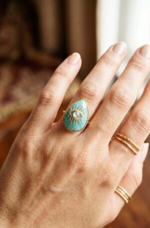 Anello regolabile realizzato in ottone con amazzonite e occhio con pietra di luna centrale. Spedizione Gratuita