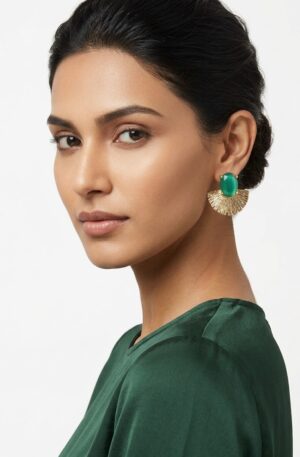 Orecchini lobo realizzati con occhio di gatto verde gucci ed ottone 
lunghezza 3cm
peso 6.7gr Spedizione Gratuita