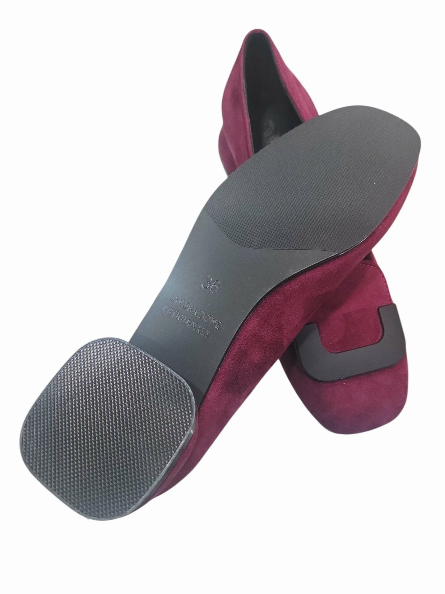 Mocassino scamosciato bordeuax con tacchetto quadrato 6.5cmx6.5cm suola in vera pelle ultra light ,lavorazione artigianale Spedizione Gratuita Mocassino scamosciato bordeuax con tacchetto quadrato 6.5cmx6.5cm suola in vera pelle ultra light ,lavorazione artigianale Spedizione Gratuita