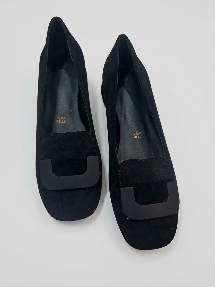 Mocassino scamosciato nero con tacchetto quadrato 6.5cmx6.5cm suola in vera pelle ultra light ,lavorazione artigianale. Spedizione Gratuita Mocassino scamosciato nero con tacchetto quadrato 6.5cmx6.5cm suola in vera pelle ultra light ,lavorazione artigianale. Spedizione Gratuita