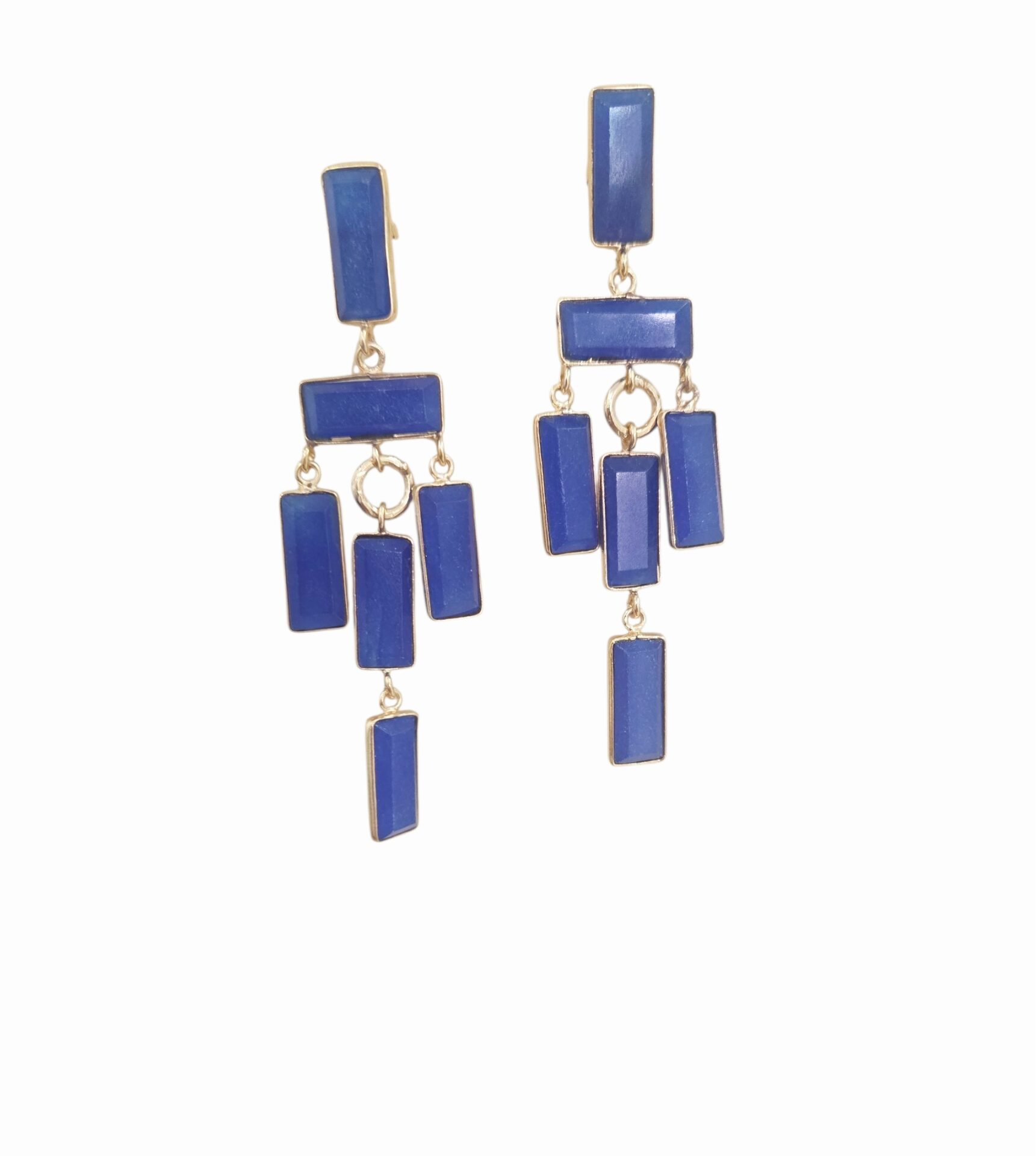 Orecchini realizzati con sodalite circondata da ottone 
Lunghezza 7cm
Peso 6.8gr Spedizione Gratuita