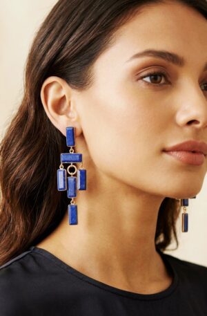 Orecchini realizzati con sodalite circondata da ottone 
Lunghezza 7cm
Peso 6.8gr Spedizione Gratuita
