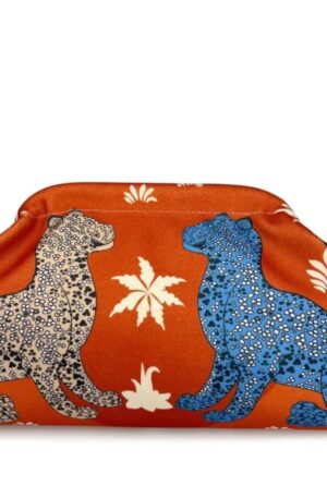 Pochette in tessuto con leopardi, ,dotata di catenella dorata,interno nudo. Misure L31 H18
colore arancio Spedizione Gratuita