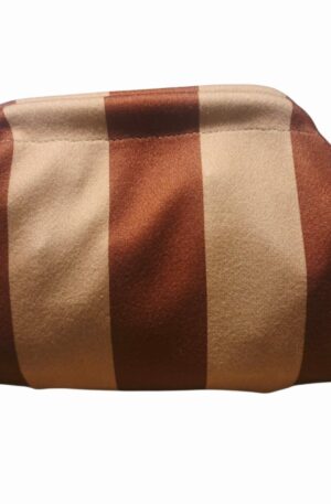 Pochette in tessuto rigato ,dotata di catenella dorata,interno nudo. Misure L31 H18 Spedizione Gratuita