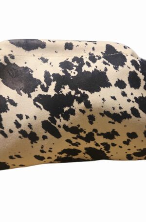 Pochette in tessuto muccato nero ,dotata di catenella dorata,interno nudo. Misure L31 H18 Spedizione Gratuita