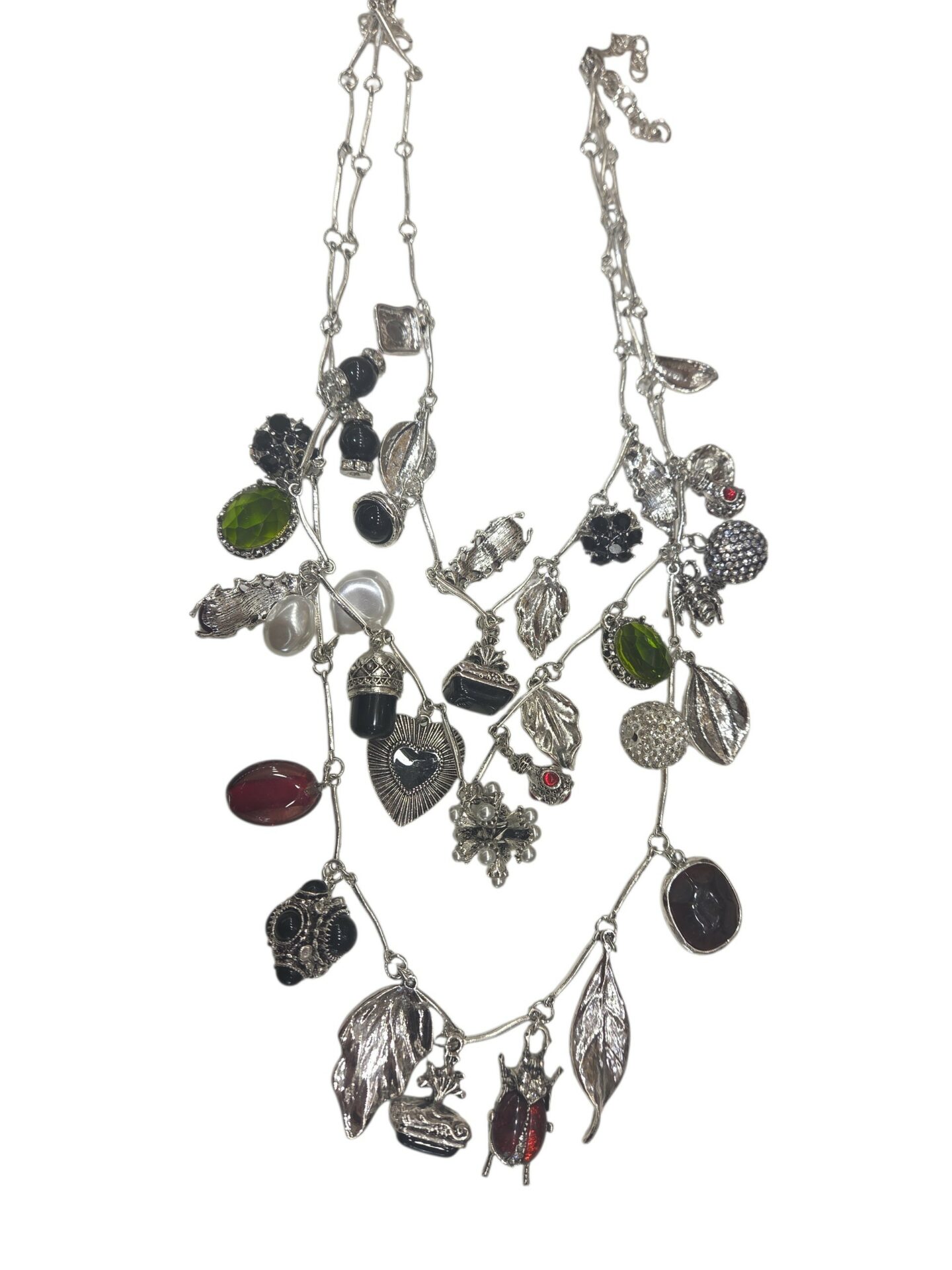 Tris di collane realizzate con vari charms argentati e charms vari colori,con strass e perle sintetiche.Si possono usare separatamente o insieme lunghezze regolabili. Materiale anallergico. 
lunghezze 51cm, 60cm e 70cm Spedizione Gratuita