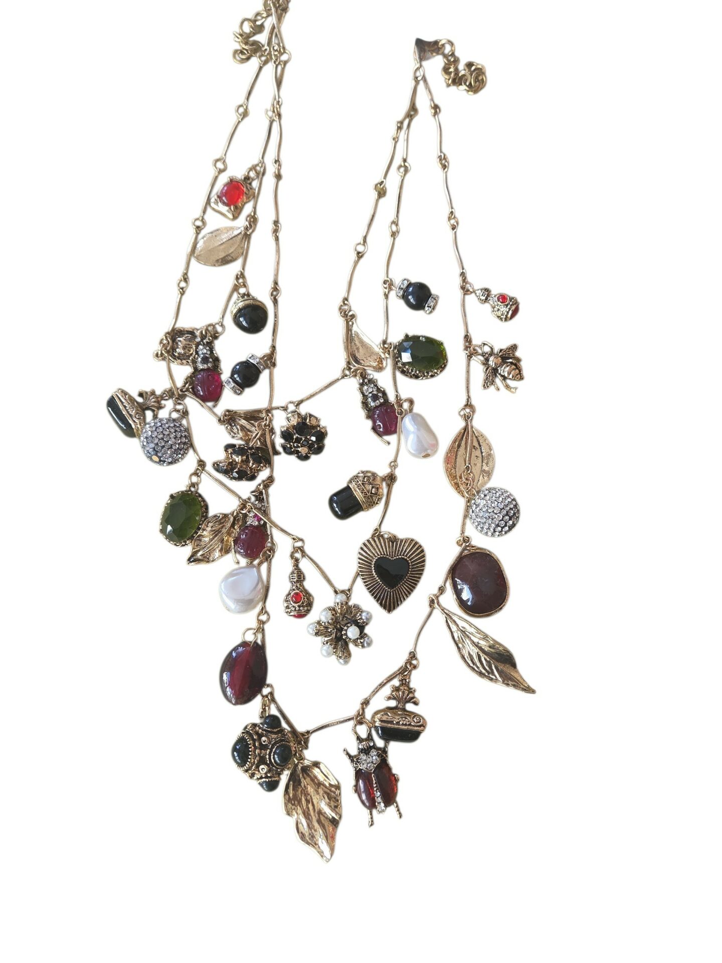Tris di collane realizzate con vari charms dorati e charms vari colori,con strass e perle sintetiche.Si possono usare separatamente o insieme lunghezze regolabili. Materiale anallergico. 
lunghezze 51cm, 60cm e 70cm Spedizione Gratuita