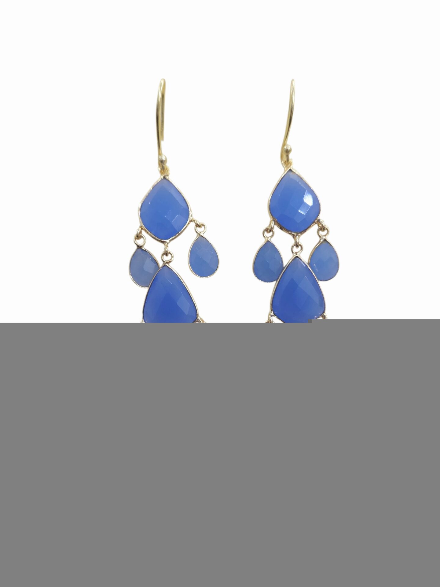 Orecchini realizzati con occhio di gatto contornato da ottone.monachella in ottone. Lunghezza 8cm peso 6.2gr. Spedizione Gratuita